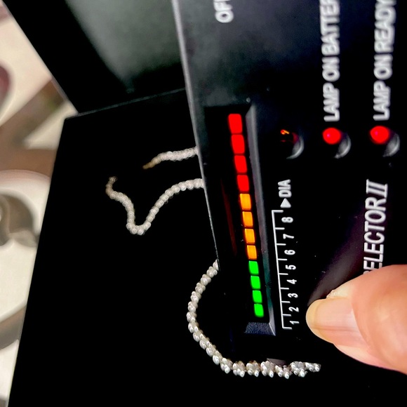 Beautiful 3 carat graduated tennis necklace in 18k white gold with certificate. - Picture 8 of 8